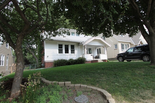 Building Photo - Dreamy 3 Bedroom house in Midtown