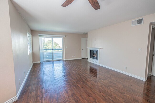 Foto del edificio - COMING SOON! 3 Bedroom Condo for rent in C...