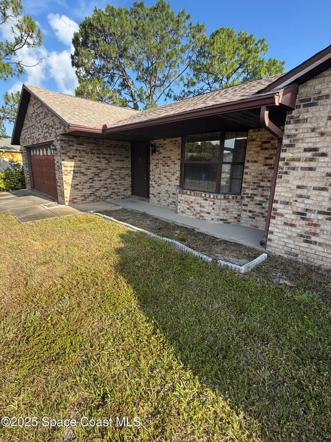 Building Photo - 131 Hammock Rd SE