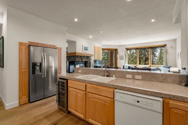 Foto del edificio - Season Rental Rare Opportunity The Pointe at Incline Village.