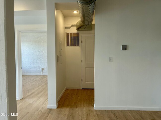 Building Photo - 155 River St