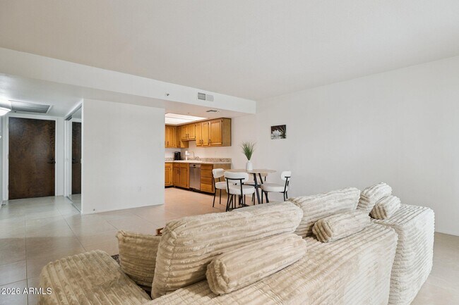 Foto del edificio - 7950 E Camelback Rd