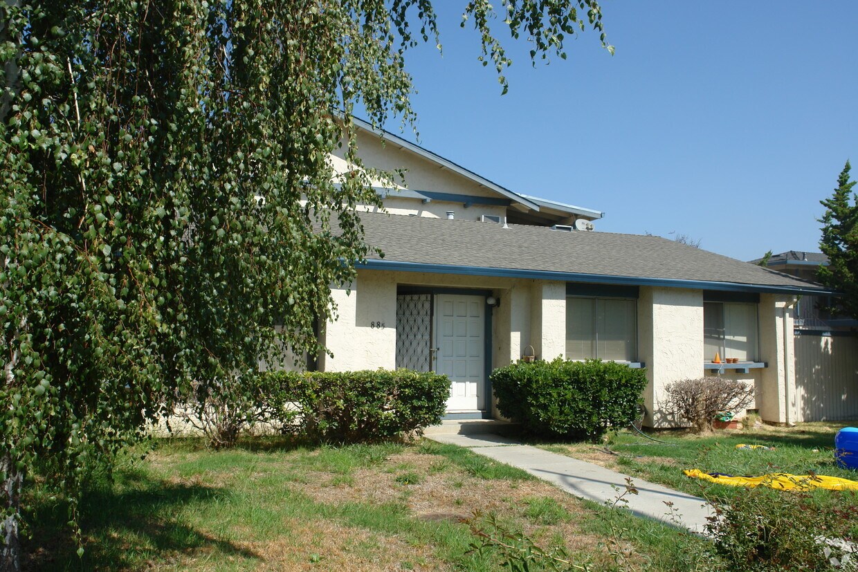 Building Photo - 885 Branham Ln
