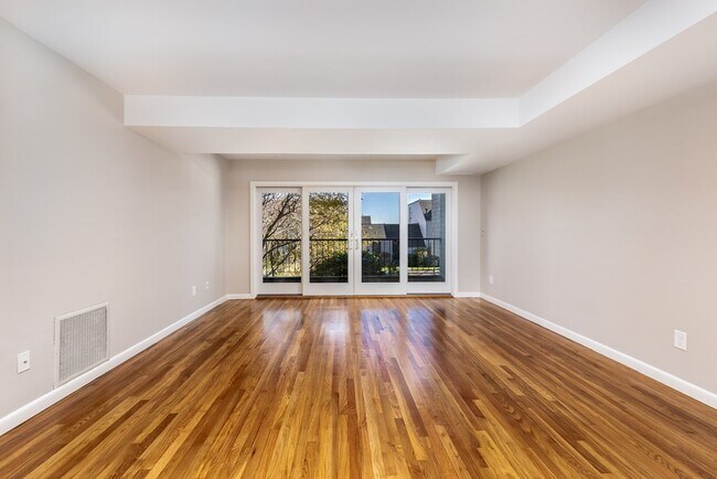 Foto del edificio - 53 Brackett Pl