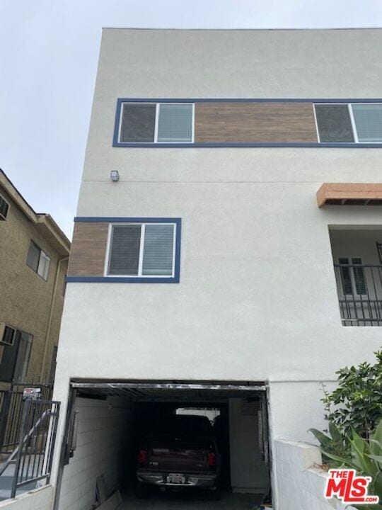 Building Photo - 4832 Rosewood Ave