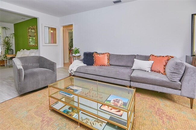 Foto del edificio - 411 NE 88th St
