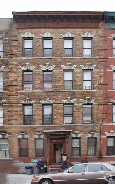 Primary Photo - 140 Grattan St
