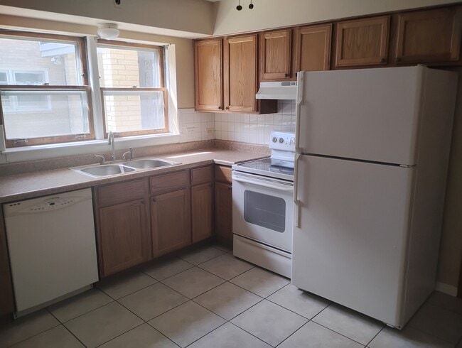 Foto del edificio - 1245 N La Grange Rd