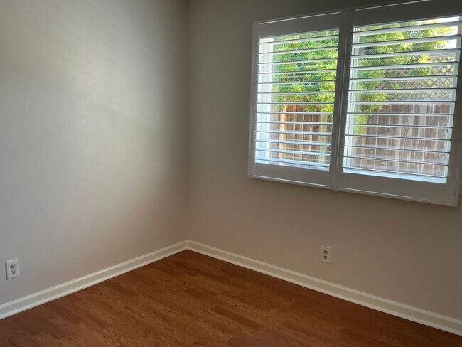 Foto del edificio - Spacious 4-Bedroom, 2-Bath Home in Convenient Location – Pet Friendly!
