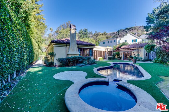 Foto del edificio - 9530 Hidden Valley Rd