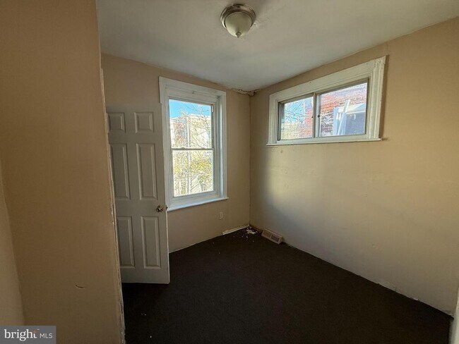 Foto del edificio - 2411 W Indiana Ave