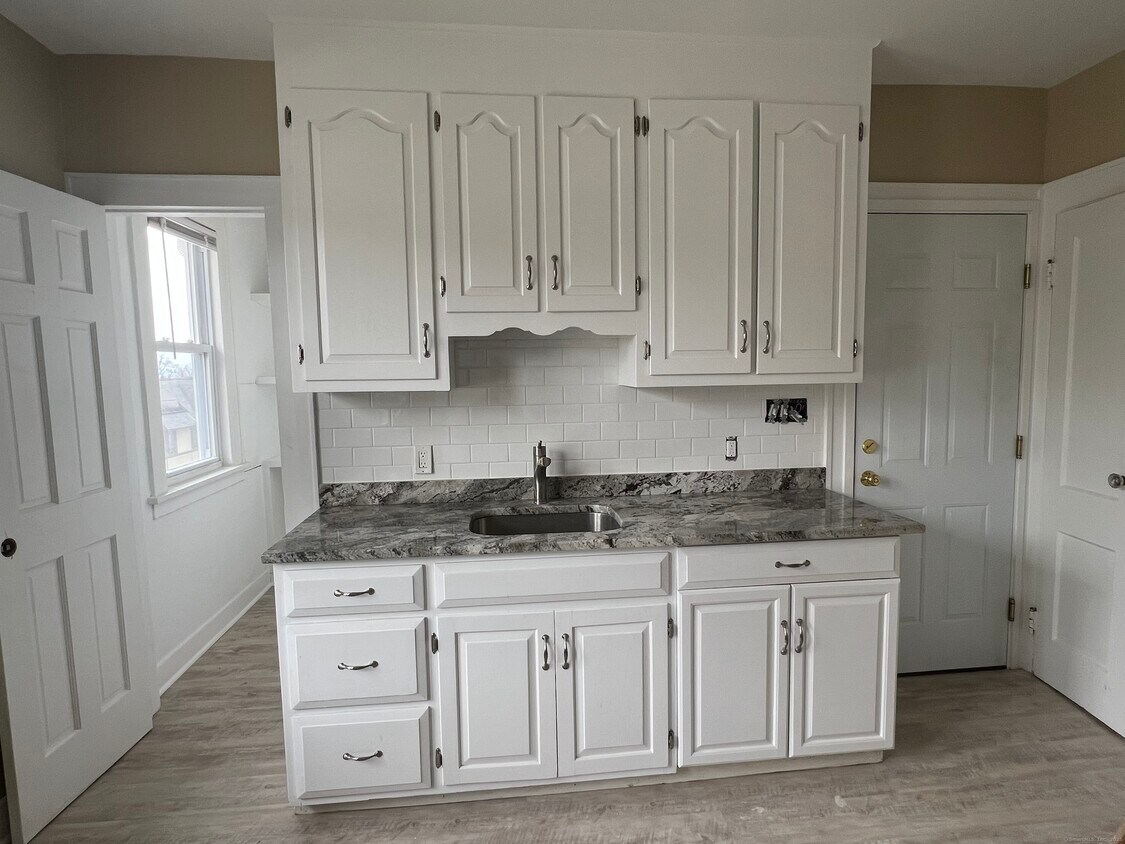Foto principal - 389 Hawley Ave