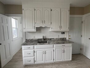 Building Photo - 389 Hawley Ave