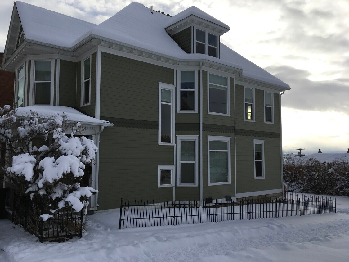 Primary Photo - 500 W Broadway St