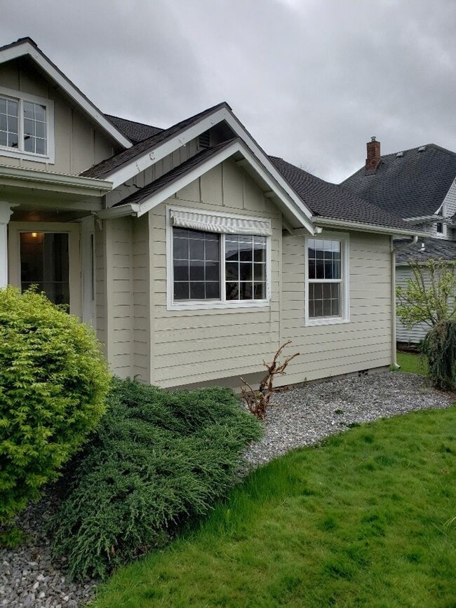 Building Photo - STATUS: PENDING APPLICATION-  | R122 | $1795