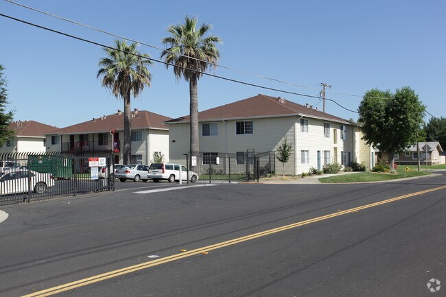 Foto del edificio - Courtyard Village