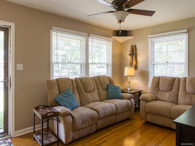 Foto del edificio - Adorable 3 bedroom/1 Bath in Forest Hills!