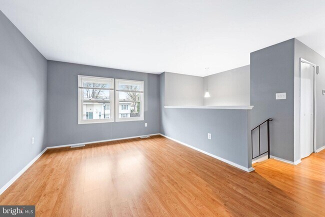 Building Photo - 1339 Hallock Dr