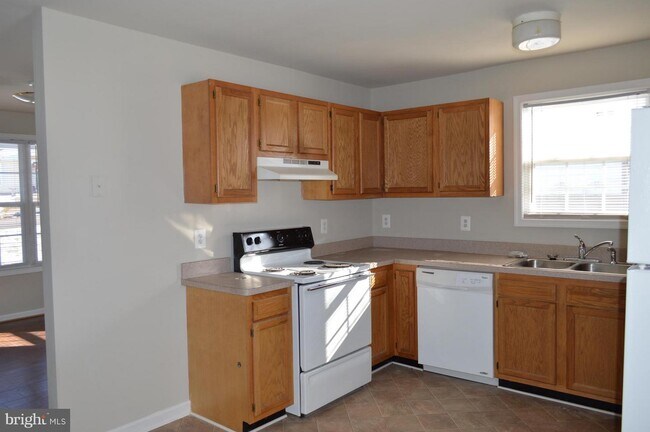 Building Photo - 1756 Cypress Dr