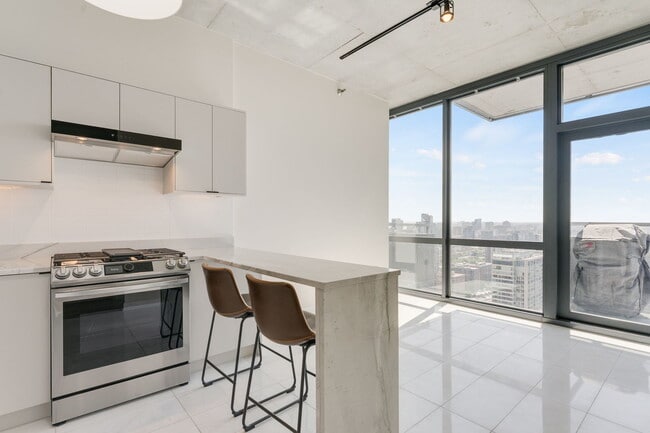 Foto del edificio - 235 W Van Buren St