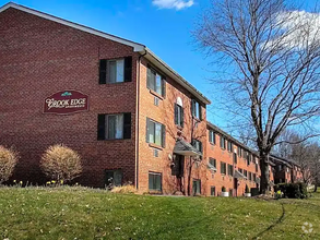 Building Photo - 50 Simard Dr