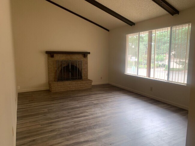 Foto del edificio - Large one story 4 bedroom home in Orangevale