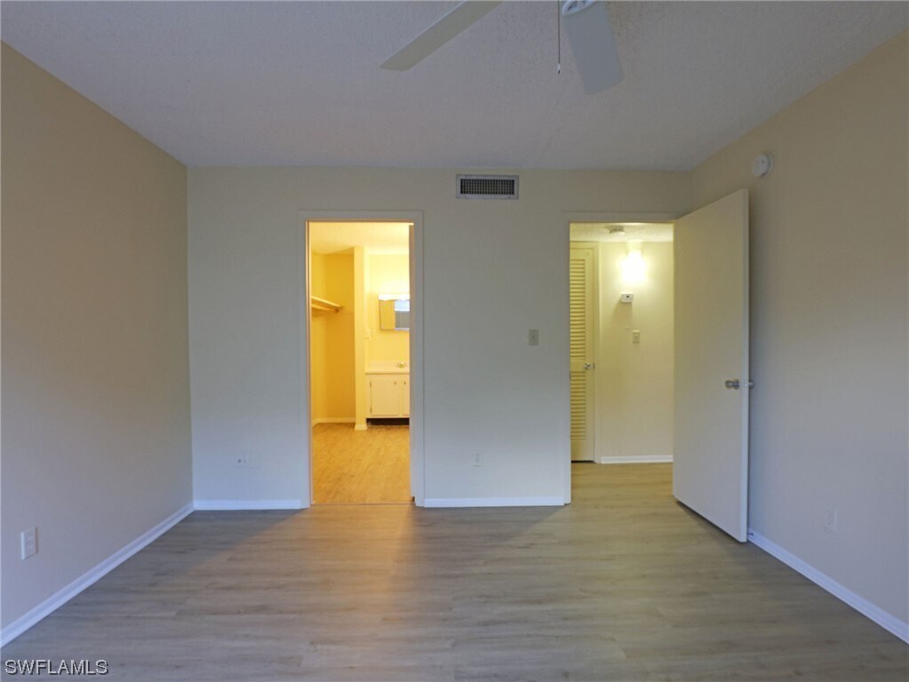 Foto del edificio - 2366 E Mall Dr