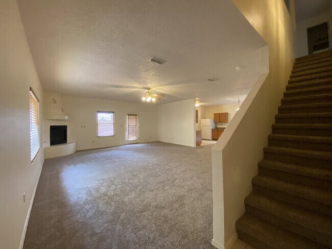 Foto del edificio - 4BR - PLUS LOFT and 3 CAR GARAGE