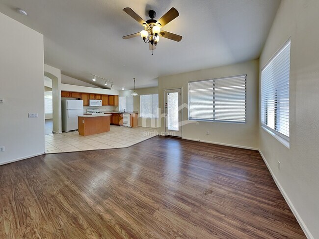 Foto del edificio - 16803 W Fillmore St