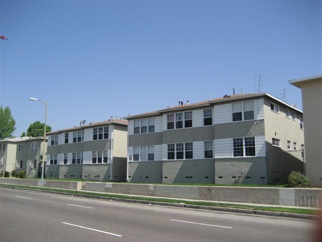 4809 San Vicente Blvd - 4809-4819 W San Vicente Blvd