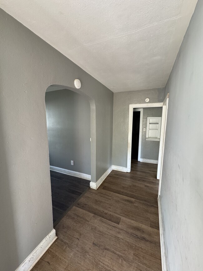 Building Photo - 314 Browns Ferry St