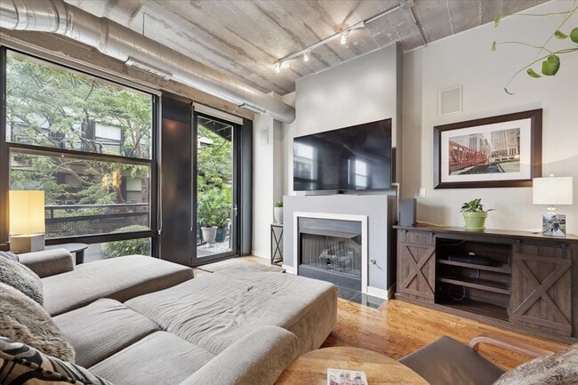 Foto del edificio - 1150 W 15th St