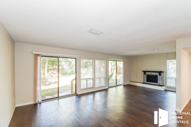 Foto del edificio - 10952 Clairboro Rd E