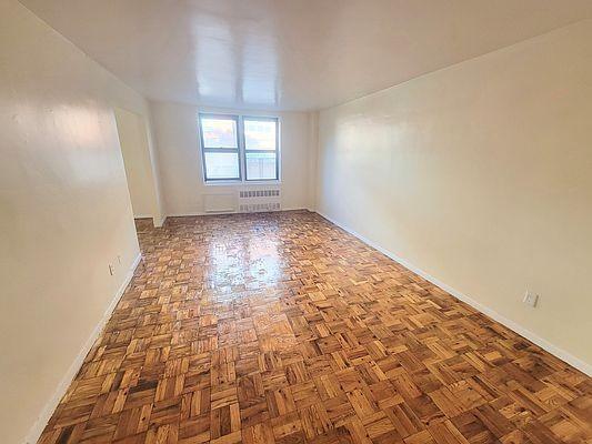 Foto principal - 1 bedroom in Bronx NY 10463