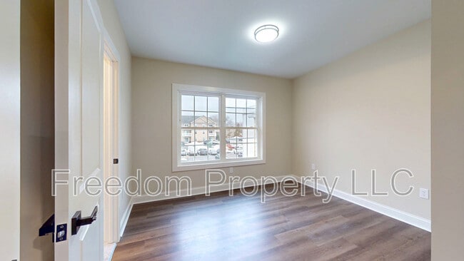 Building Photo - 130 Center St