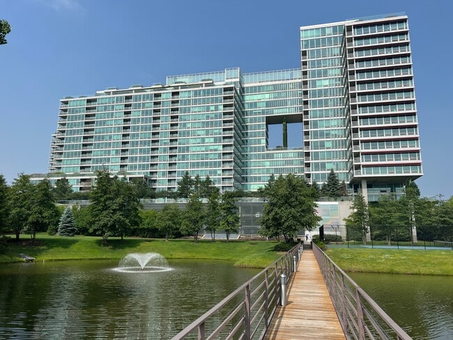 Foto del edificio - 9715 Woods Dr