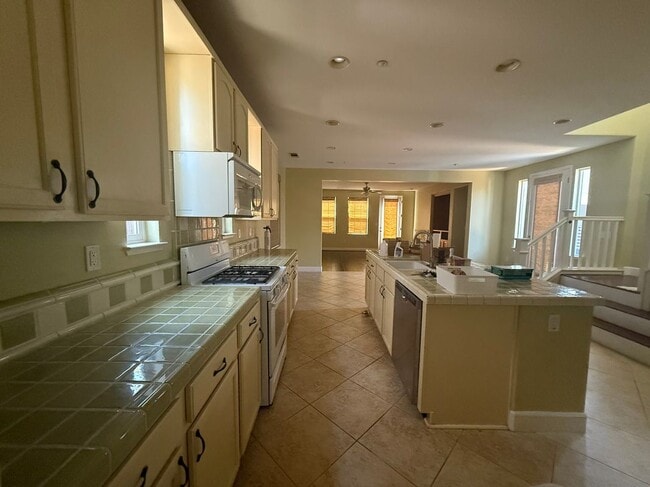 Building Photo - 55 Toscana Dr