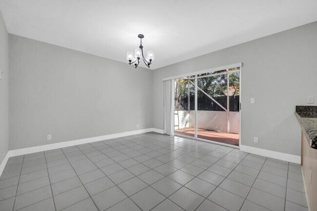 Foto del edificio - 10820 Buttonwood Lake Dr