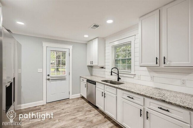 Building Photo - 2 br, 2 bath House - 581 Taylor Drive SE UNIT