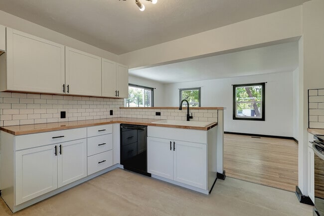 Building Photo - 831 N 40th St