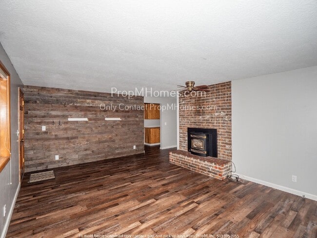 Photo - Charming Three Bedroom Ranch In Oak Grove w/ Lawn Care Included! House