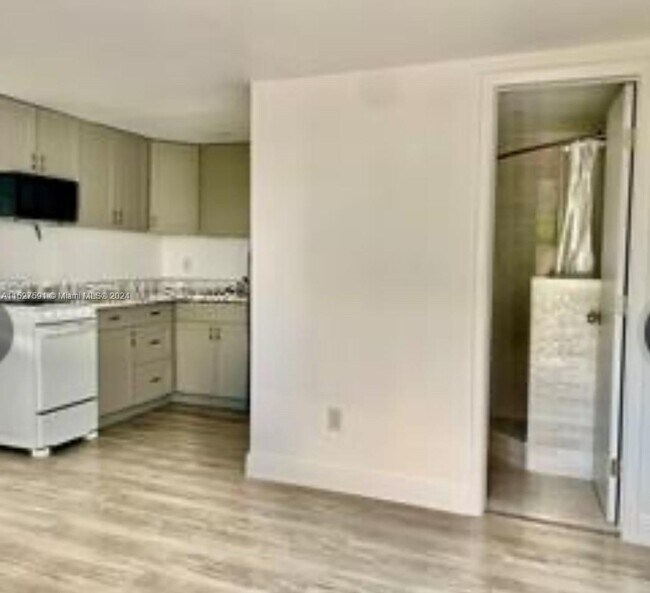 326 SW 16th St Unit BACK, Dania Beach, FL 33004 Room for Rent in