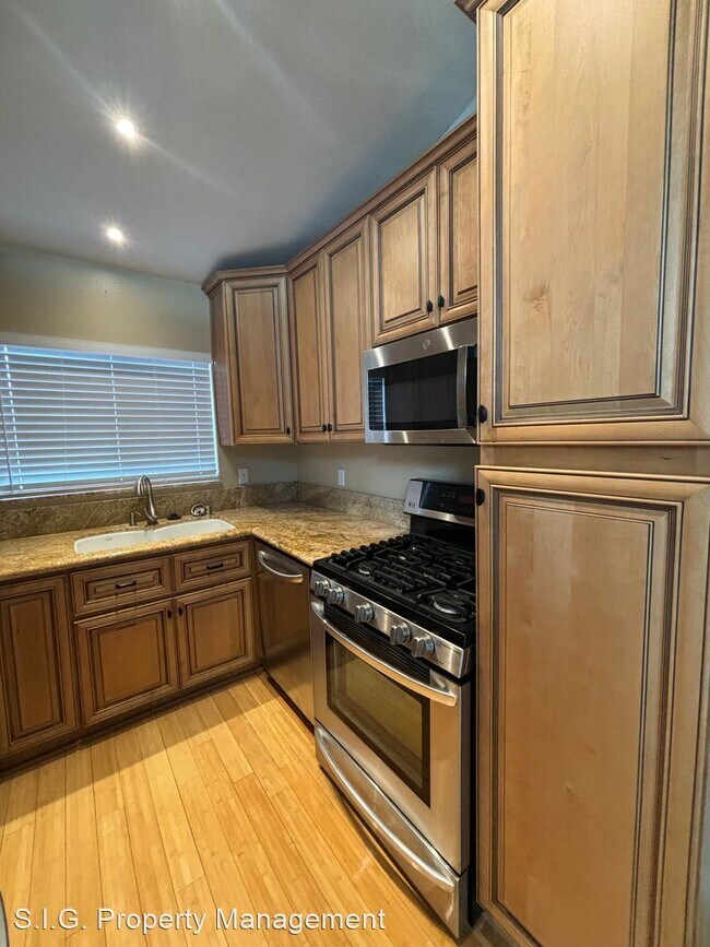 Building Photo - 2 br, 2.5 bath House - 11377 Osborne Pl, #27