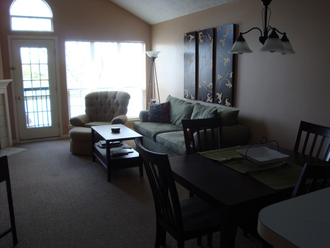 7206 Harbour Is, Indianapolis, IN 46240 Condo for Rent in
