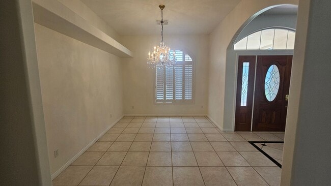 Building Photo - Beautiful Waterfront Home in Northwest Bakersfield