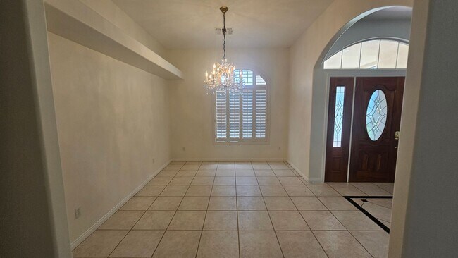 Foto del edificio - Beautiful Waterfront Home in Northwest Bakersfield