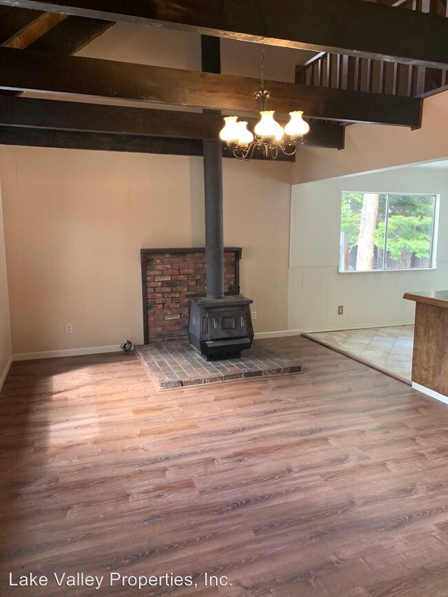 Building Photo - 3 br, 2 bath House - 615 Shoshone St.