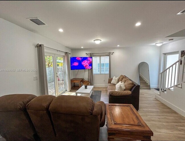 Foto del edificio - 104 Poinciana Dr