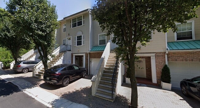Building Photo - 60 Bergen Ridge Rd