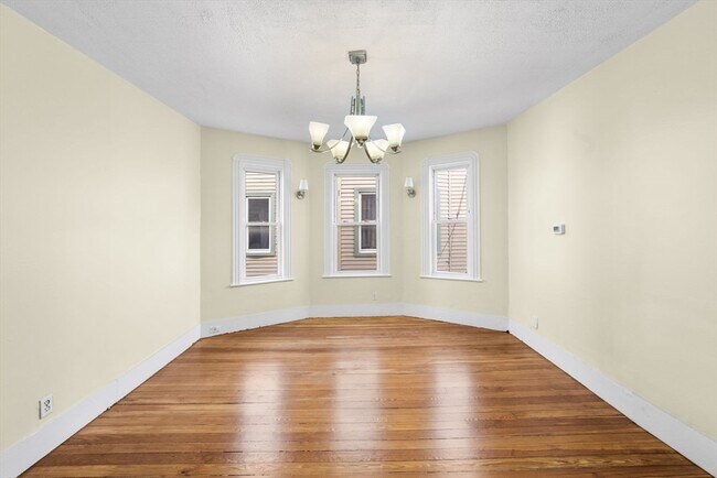 Building Photo - 427 Ferry St